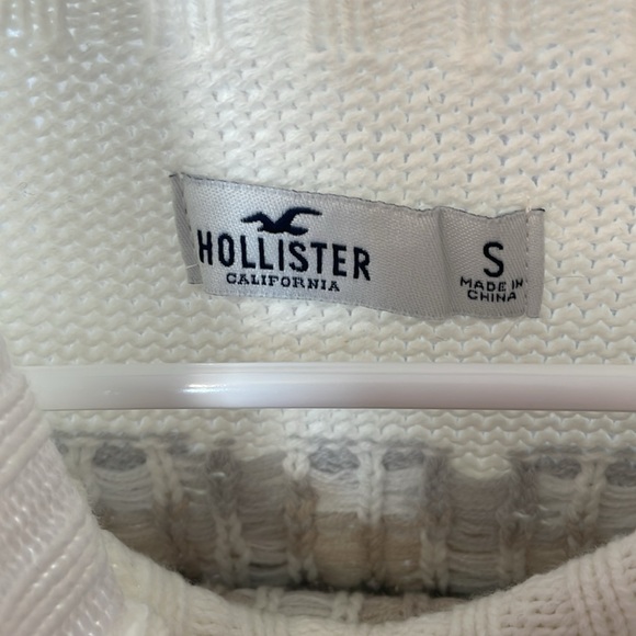 Mock Neck Neutral Hollister Sweater in size Small - Picture 3 of 3